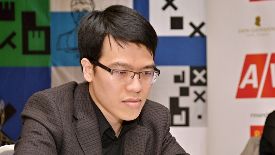 Liem beats world champion at Champions Chess Tour Final